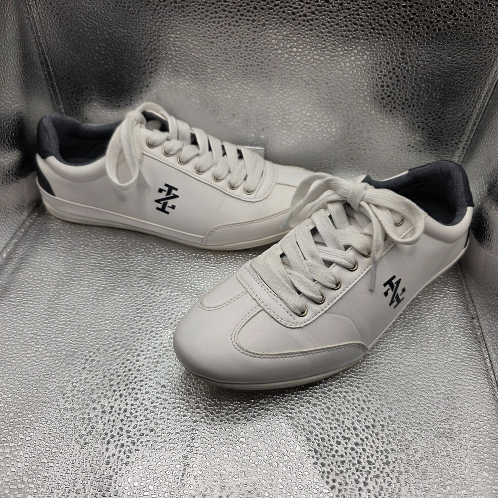 IZOD Men's White Memory Foam Lion Sneakers Size 9M Casual Low Top Comfort Shoes‎